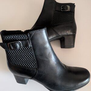 CLARKS BLACK LEATHER ANKLE BOOTS, SIZE 6.5, LIKE NEW